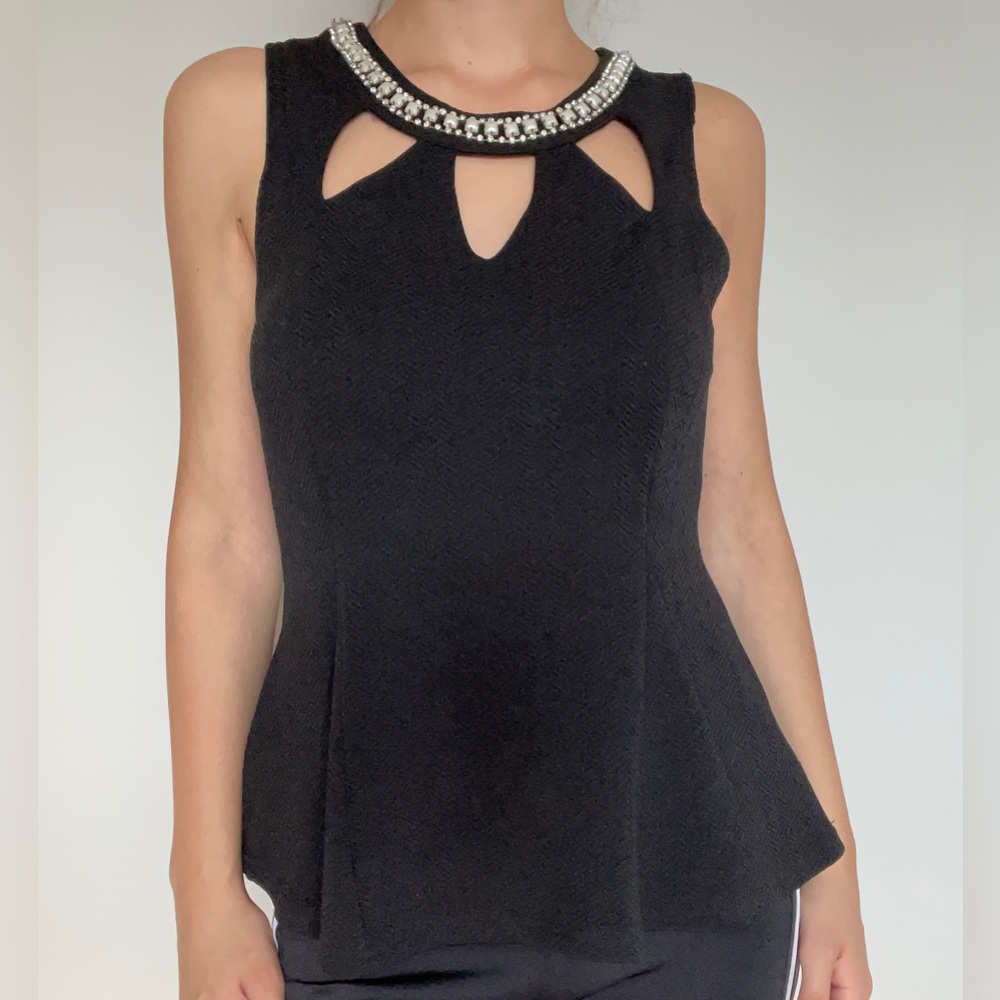 Women’s elegant black top Size Medium